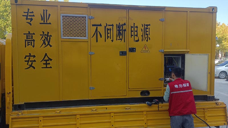 大荔柴油发电机组和UPS电源配合使用时，如何避免切换过程中的电力中断？